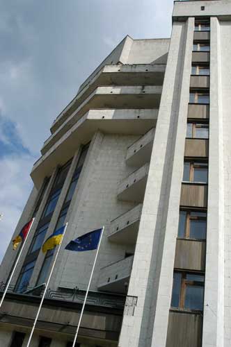 osm2566.jpg (19845 bytes)