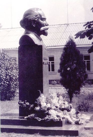 2hmus259.jpg (56572 bytes)
